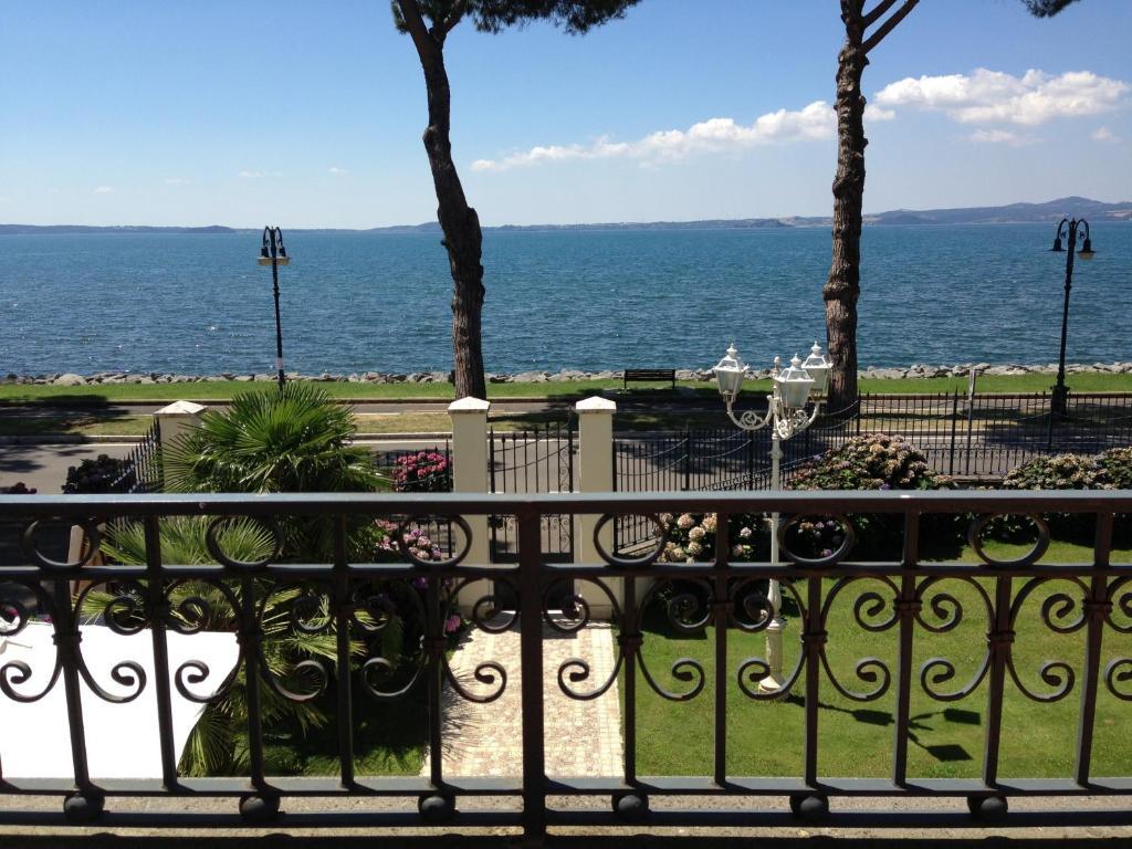 Hotel Holiday Sul Lago Bolsena Exterior foto